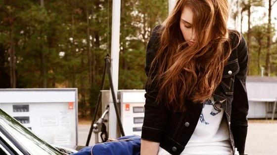 What's the Difference Between Mom Jeans and Other Jeans?