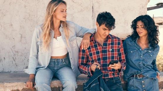 What to Wear with a Dark Denim Shirt: 12 Stylish Outfit Ideas
