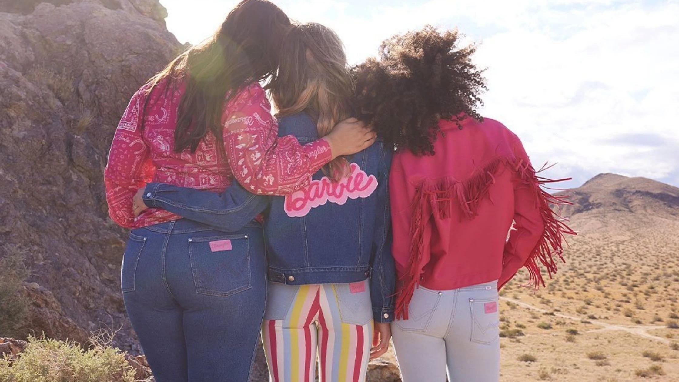 The Trendy Appeal of Baggy Mom Jeans: A Gen Z Fashion Exploration