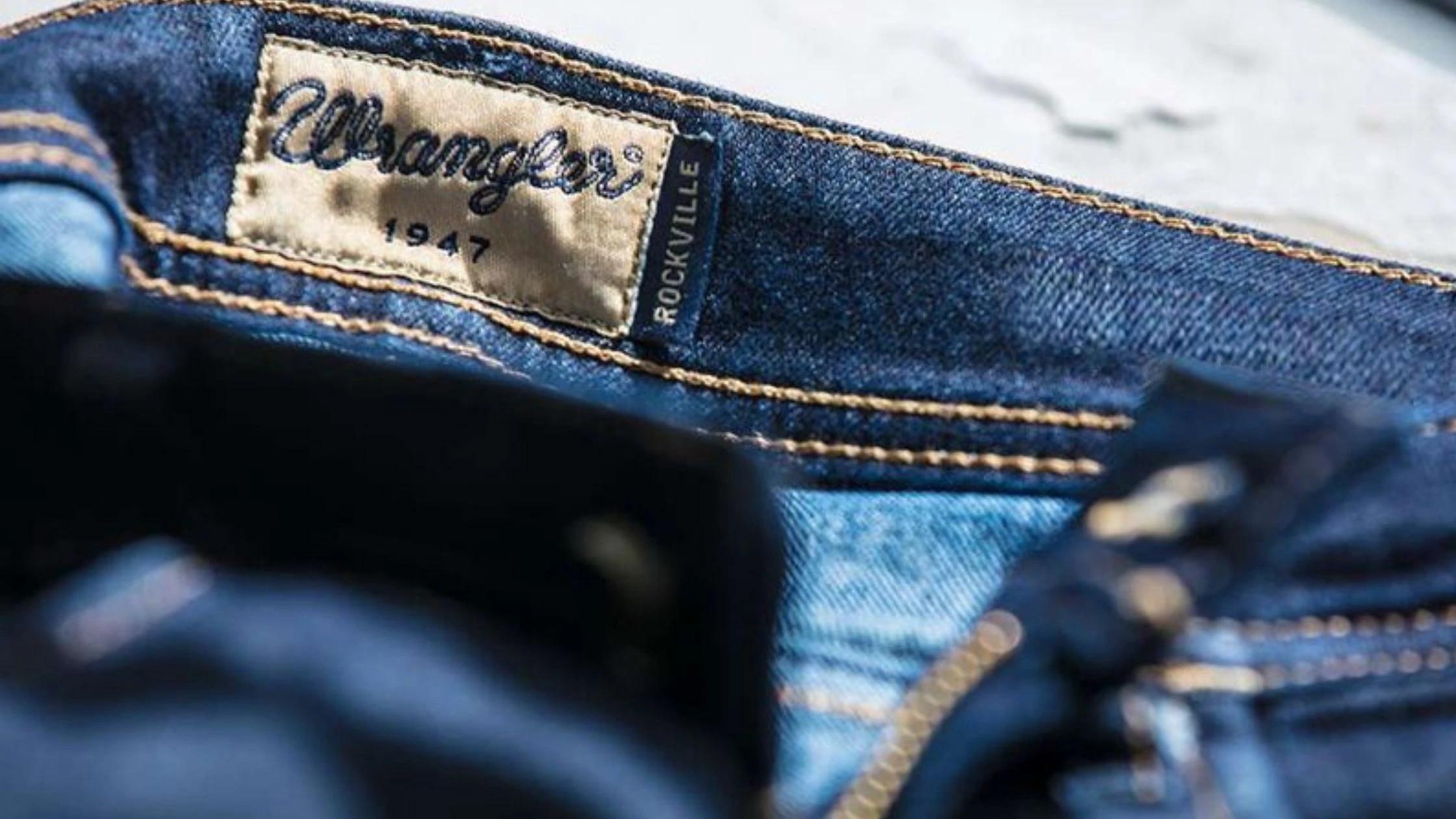 Jeans in the Office: A Guide to Business Casual Attire
