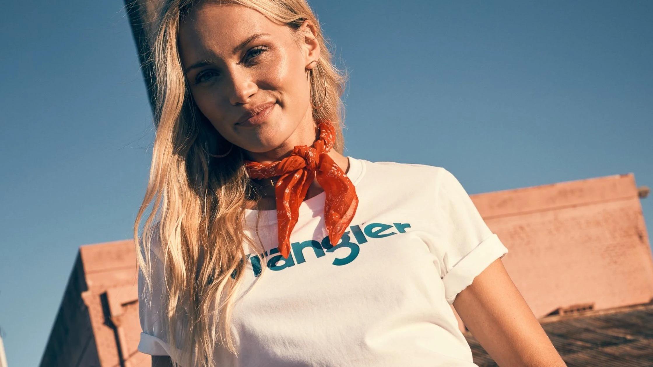 T-Shirt Trends: The Latest in Women's Tops & Tees