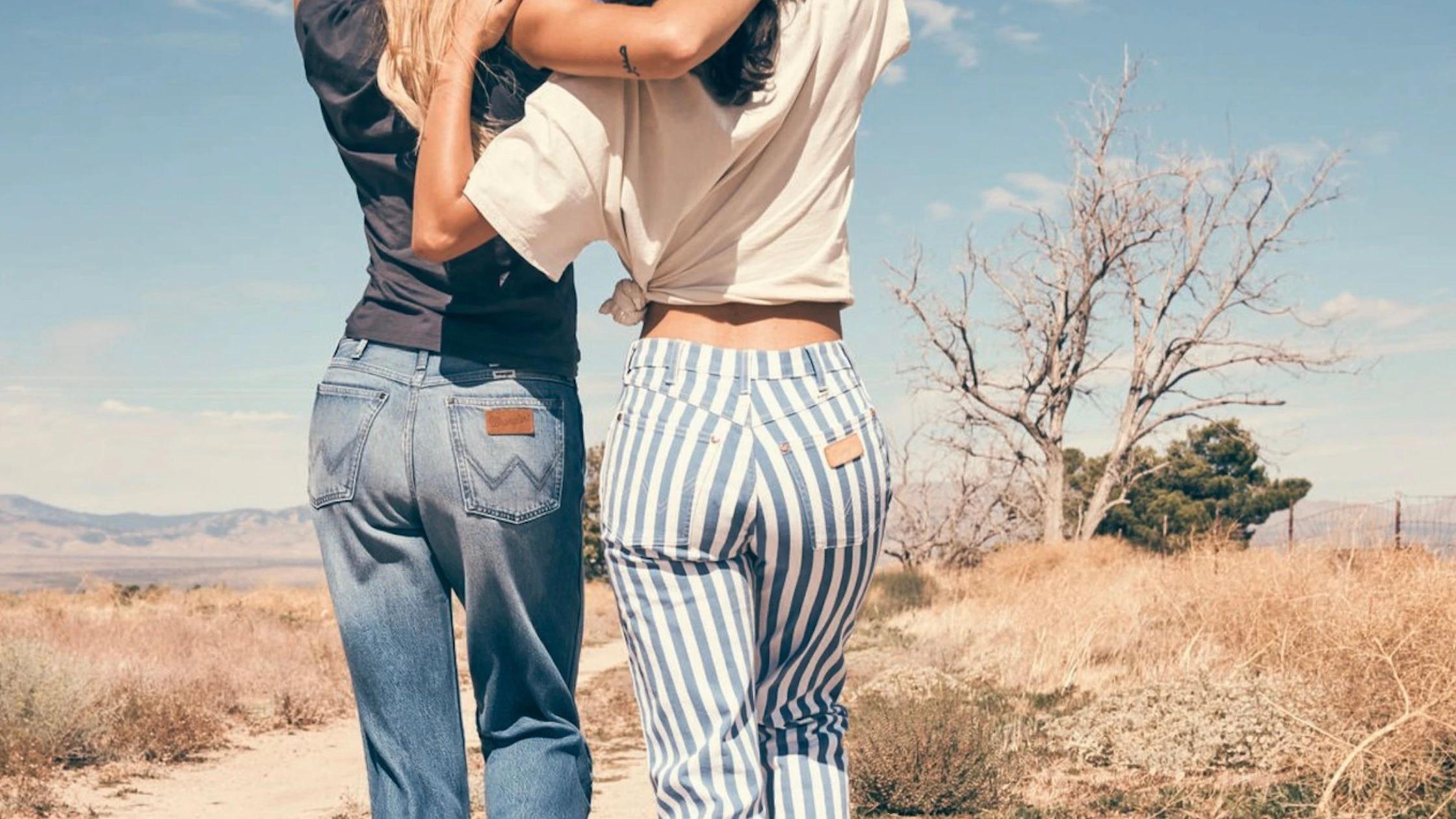 What to Wear with Jeans in Summer? 10 Stylish Outfit Ideas
