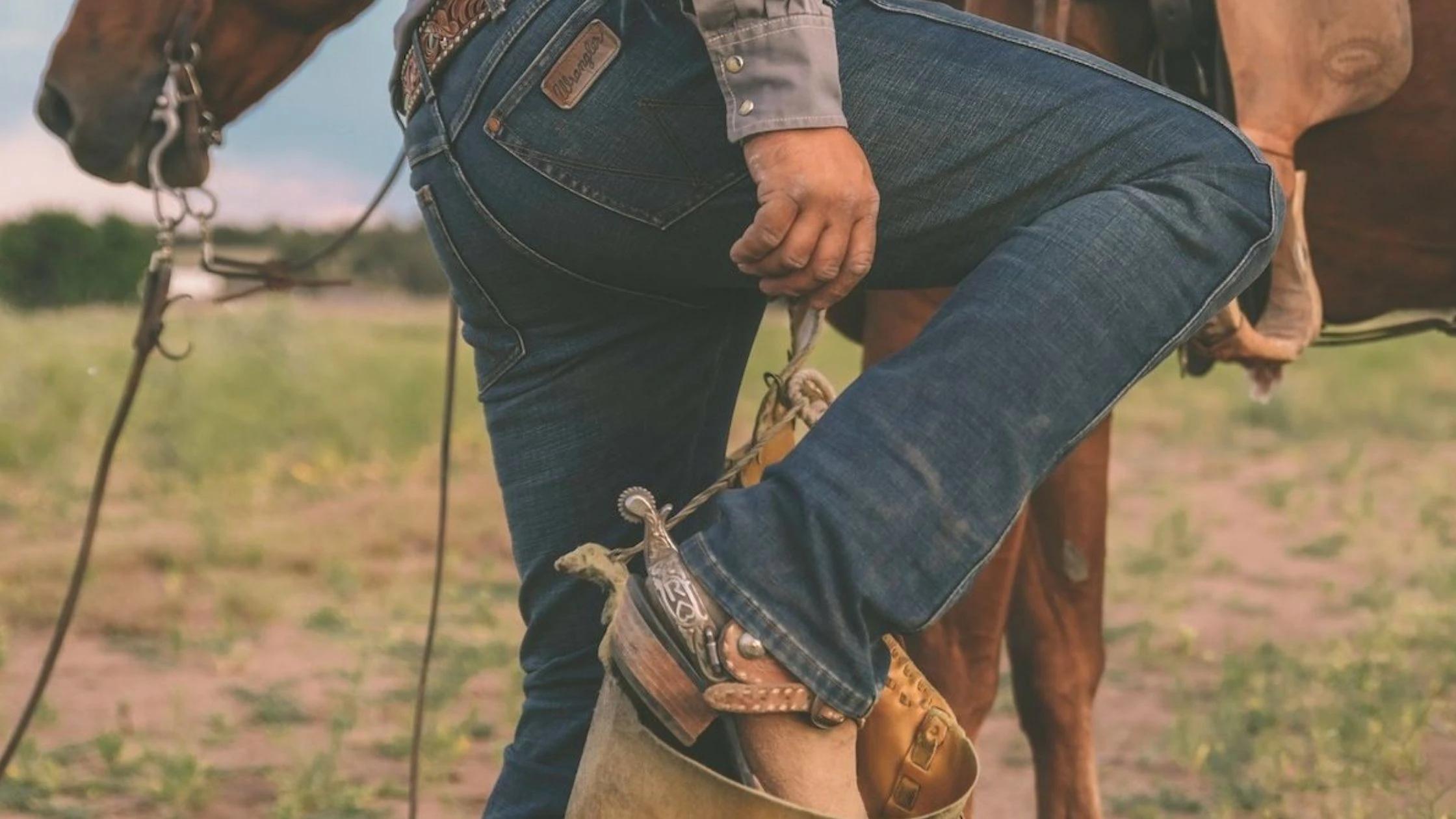 Why Men's Bootcut Jeans are a Must-Have for the Fashion-Conscious Indian Man?