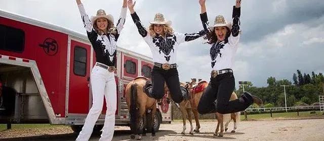 Stylish Casual Dresses for Your Next Wedding Event