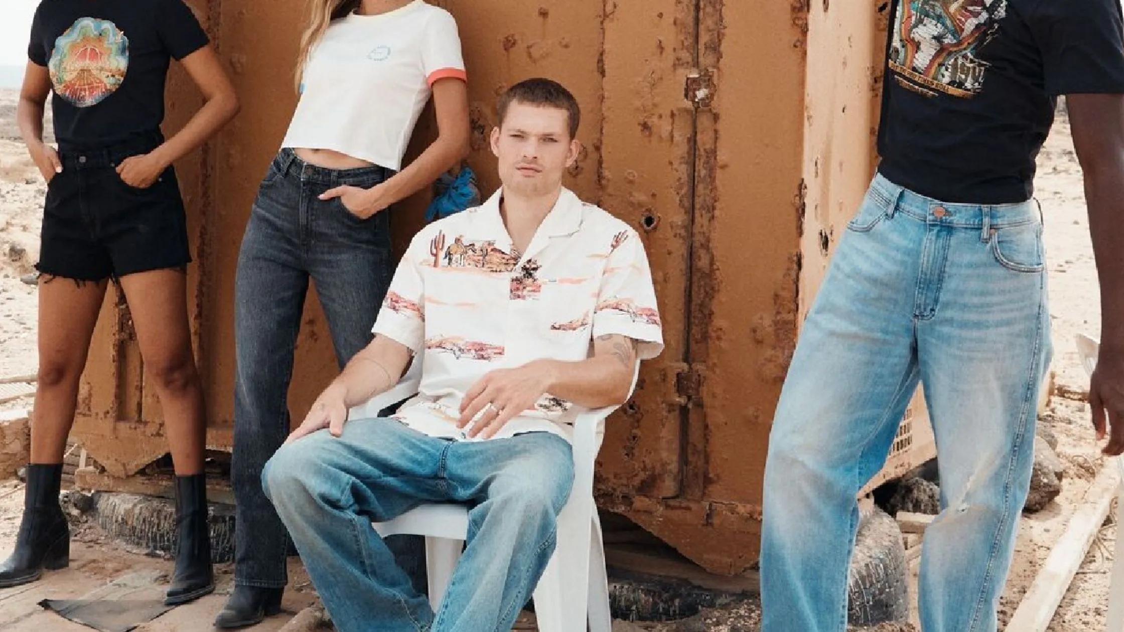 Light Blue Jeans and White Shirt: Perfect Pair for Indian Style