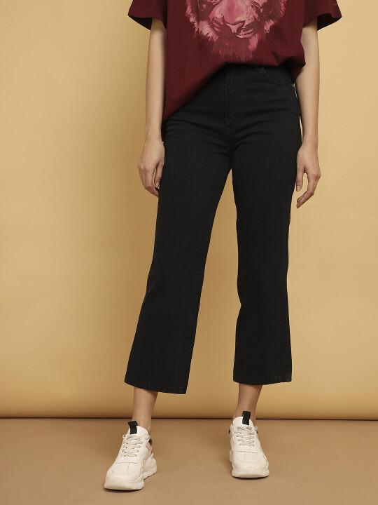 How to Wear Straight Leg Jeans With Sneakers: Ultimate Style Guide